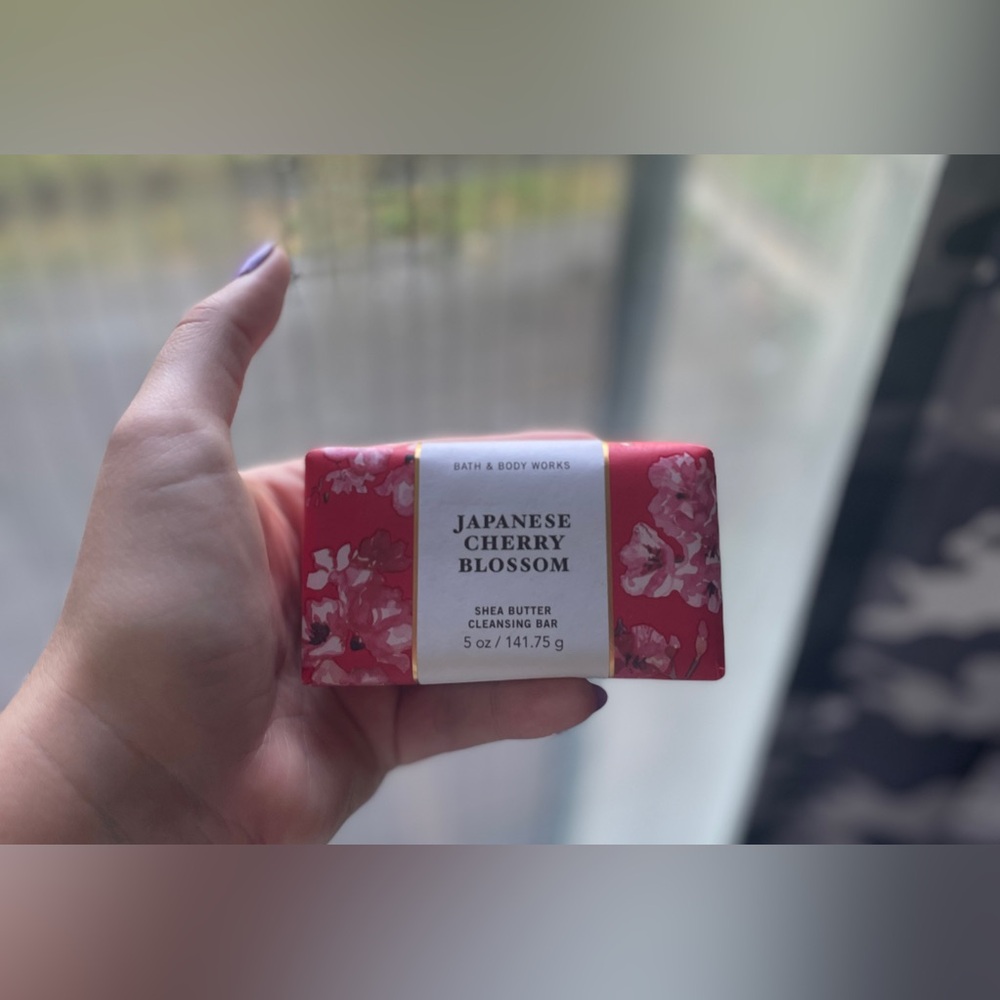 Bath & Body Works Japanese Cherry Blossom Cleansing Bar - Red and White